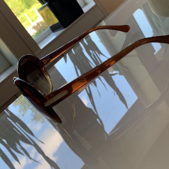 Dolce and Gabbana Butterfly sunglasses - Picture 4 of 10